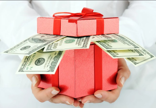 How Much Money Can Be Legally Given to a Family Member as a Gift UK?