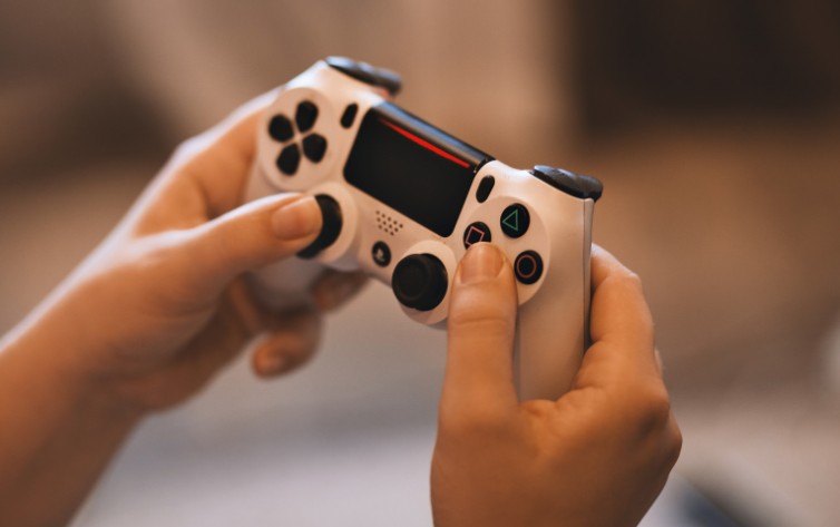 Why Do Developers and Players Use DLC